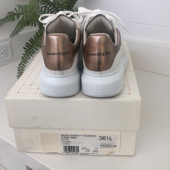 Alexander McQueen sneakers. - Picture 3 of 7